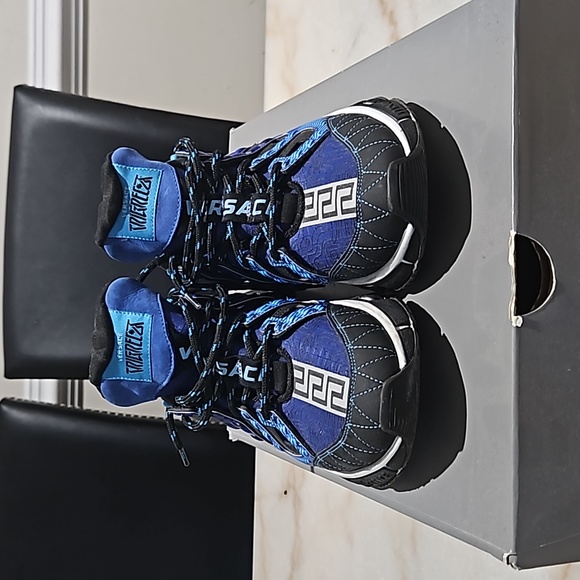 Versace sneakers - Picture 2 of 4